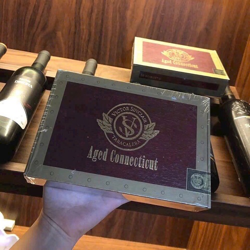 Victor-Sinclair-Aged-Connecticut-Robusto